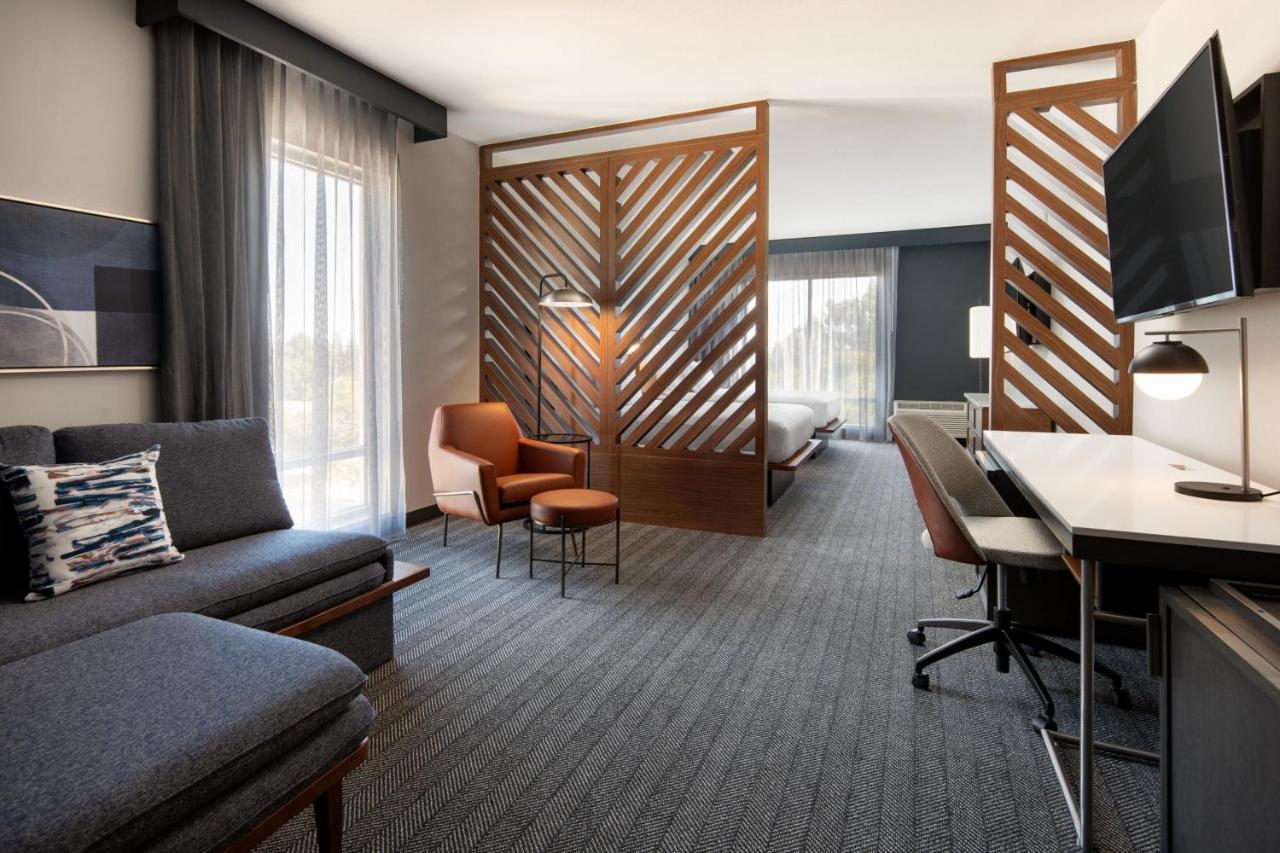 Courtyard By Marriott Fresno Clovis Hotel ภายนอก รูปภาพ