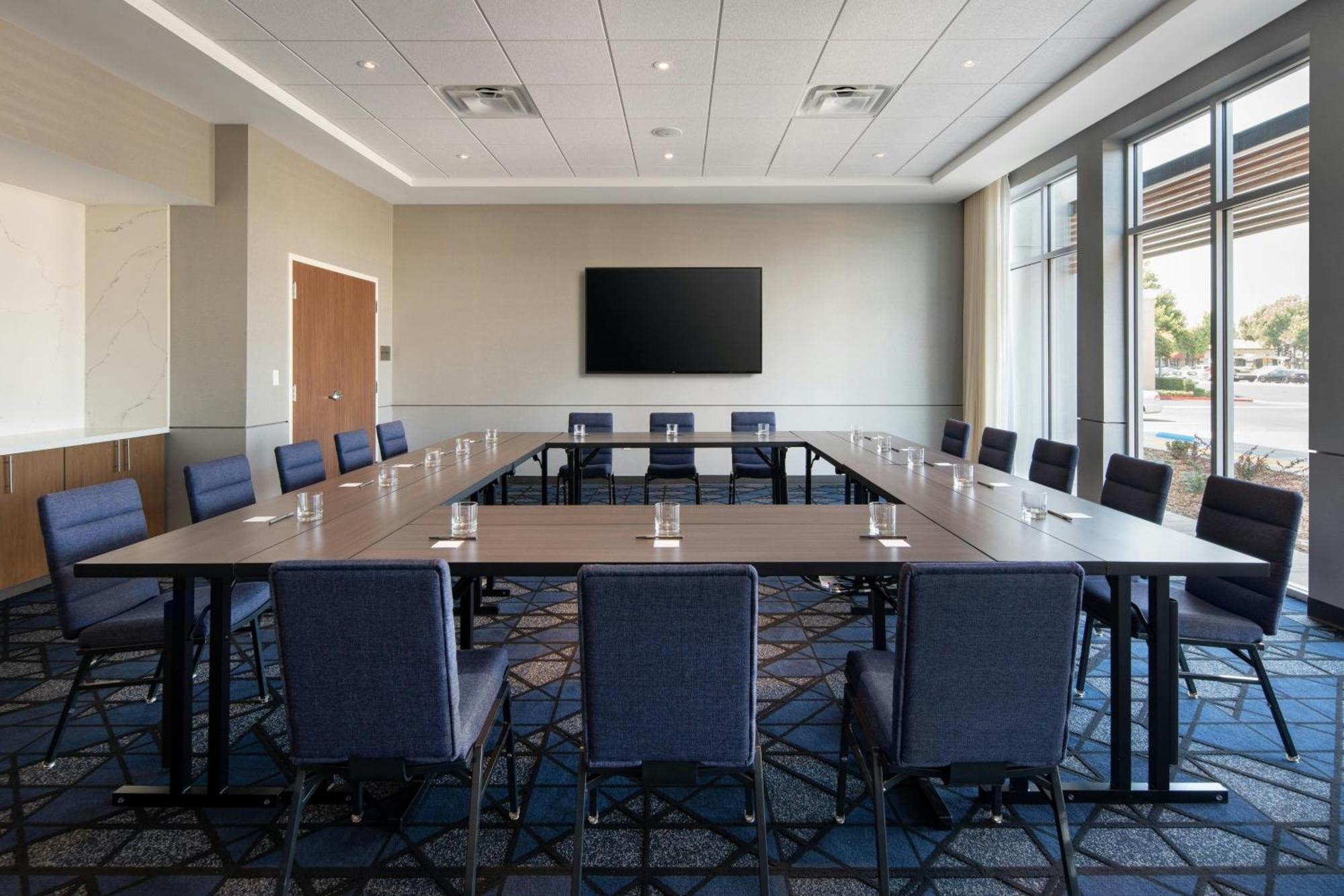 Courtyard By Marriott Fresno Clovis Hotel ภายนอก รูปภาพ