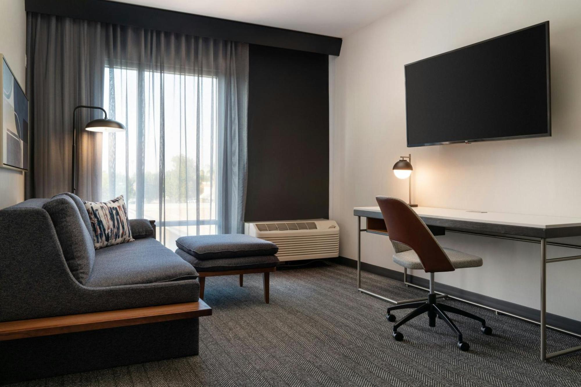 Courtyard By Marriott Fresno Clovis Hotel ภายนอก รูปภาพ