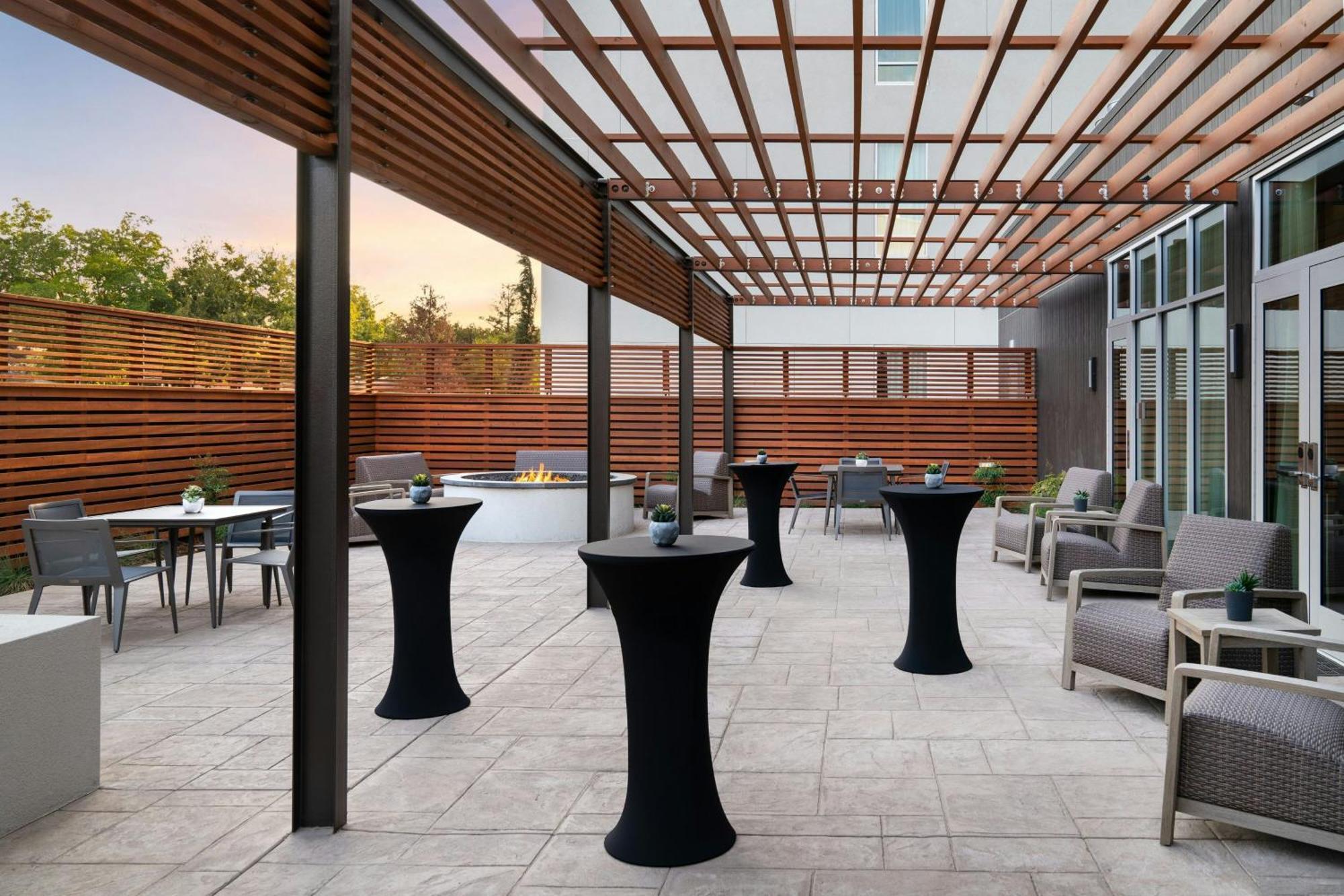 Courtyard By Marriott Fresno Clovis Hotel ภายนอก รูปภาพ