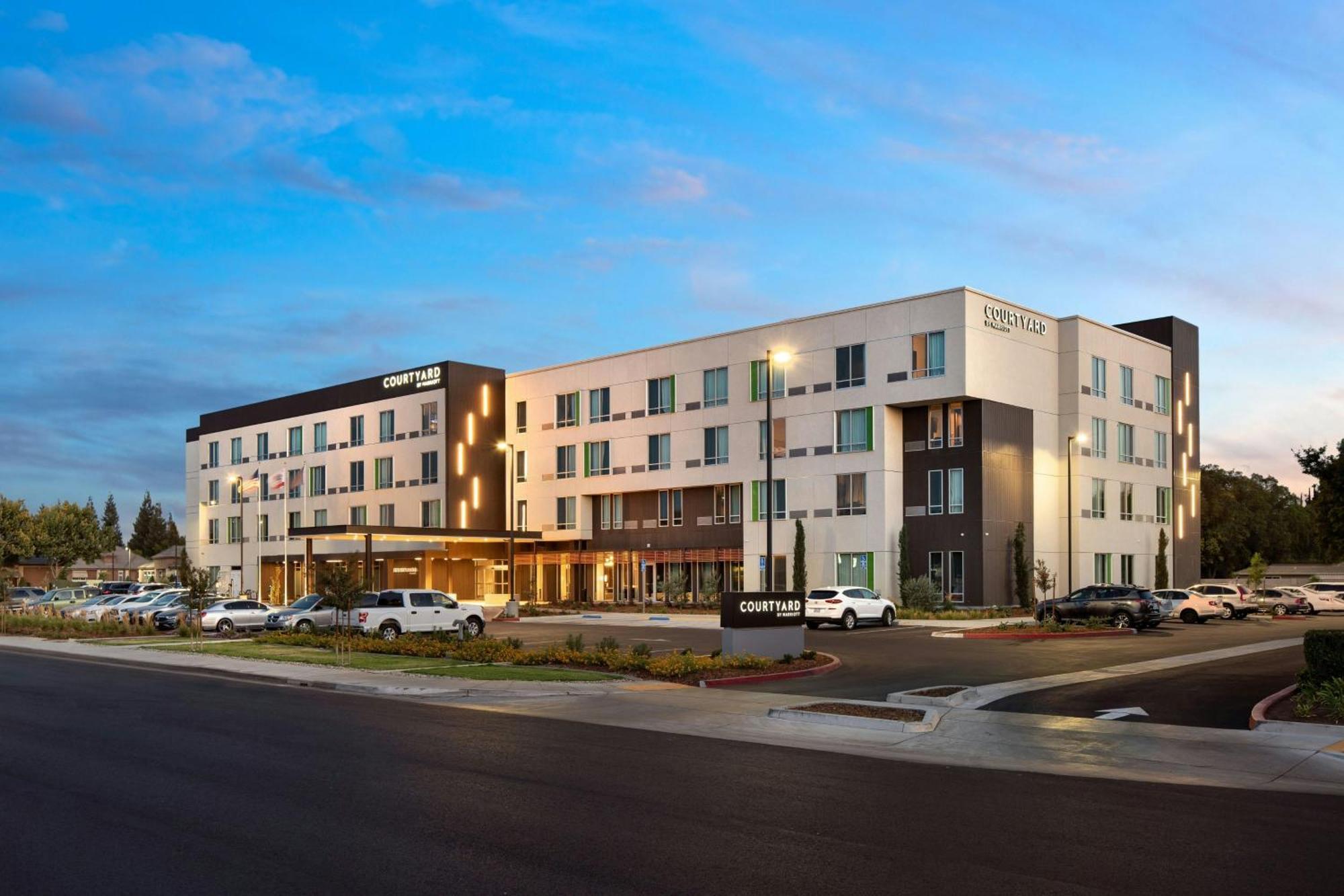 Courtyard By Marriott Fresno Clovis Hotel ภายนอก รูปภาพ