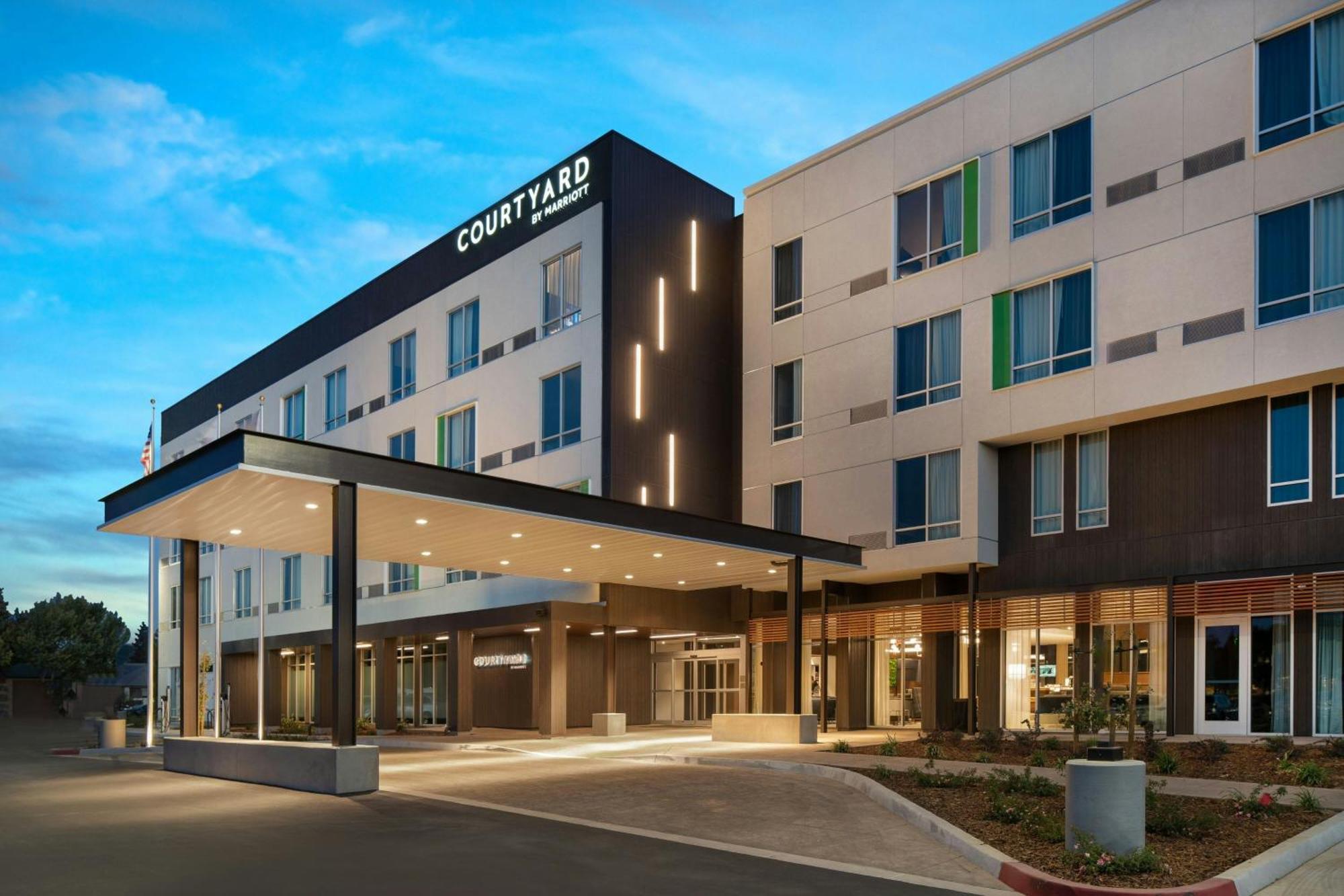 Courtyard By Marriott Fresno Clovis Hotel ภายนอก รูปภาพ